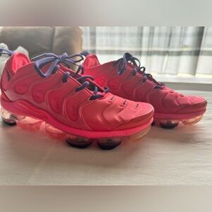 Nike Air Vapormax plus women’s size 9 coral shoes